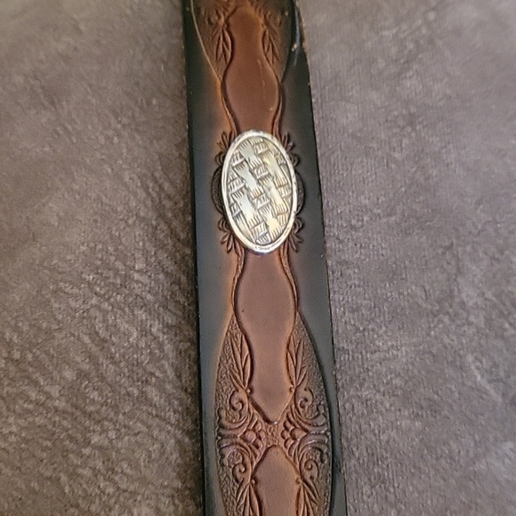 Vtg RED LEATHER 1996 Floral Tooled Basket Weave Concho Leather Belt main image 8